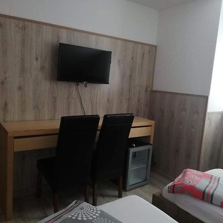 Twins Hotell Hurbanovo Eksteriør bilde