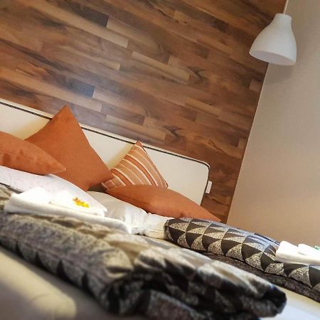 Twins Hotell Hurbanovo Eksteriør bilde