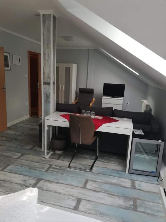 Twins Hotell Hurbanovo Eksteriør bilde