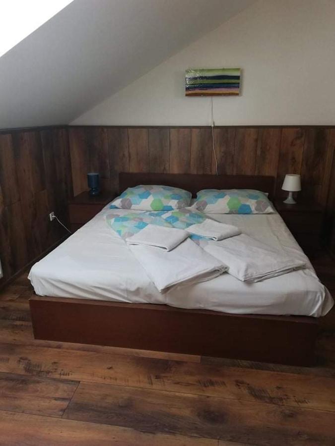 Twins Hotell Hurbanovo Eksteriør bilde