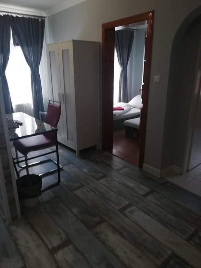 Twins Hotell Hurbanovo Eksteriør bilde