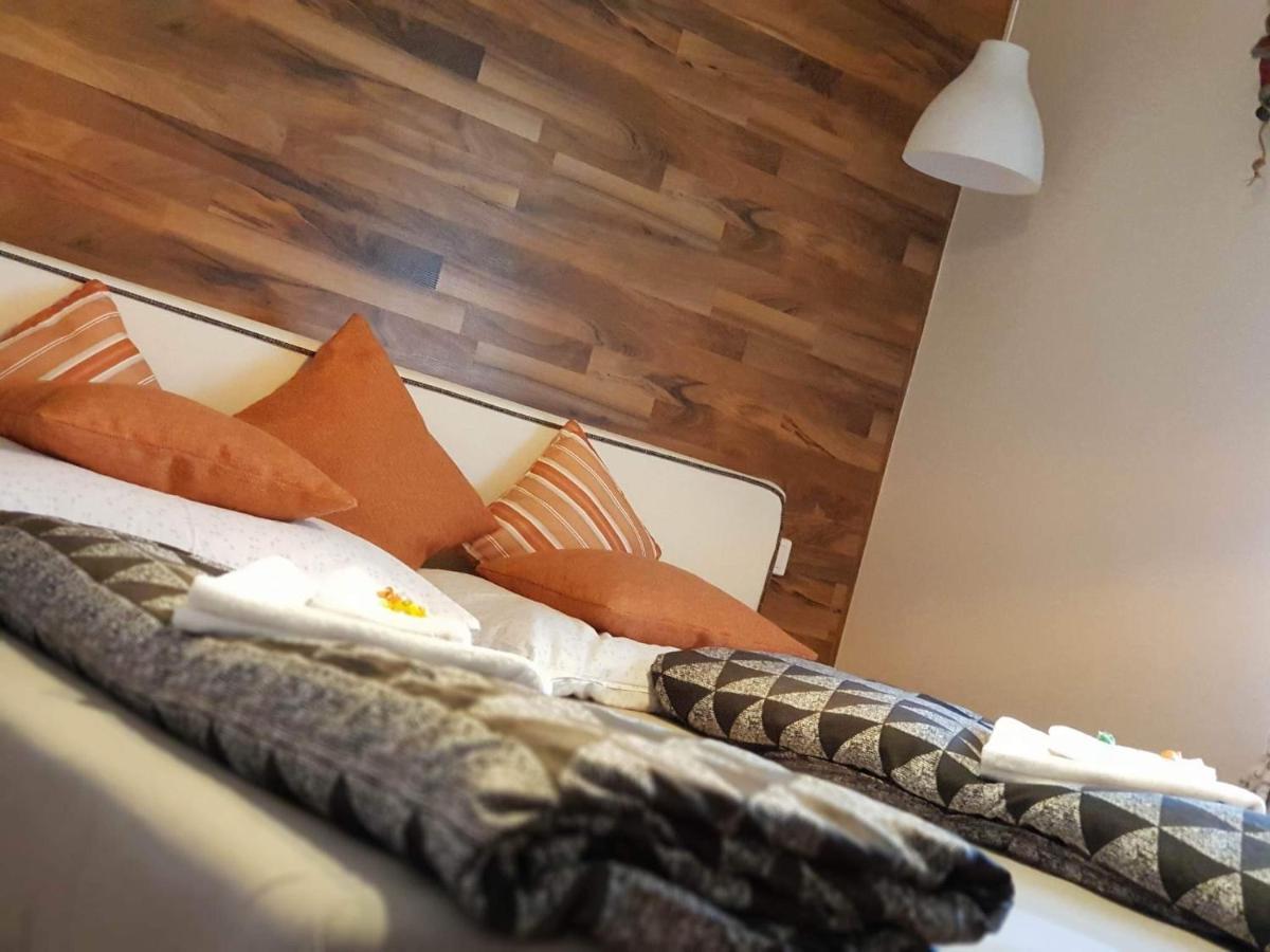 Twins Hotell Hurbanovo Eksteriør bilde